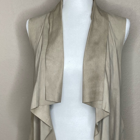 Vest - Picture 2 of 5